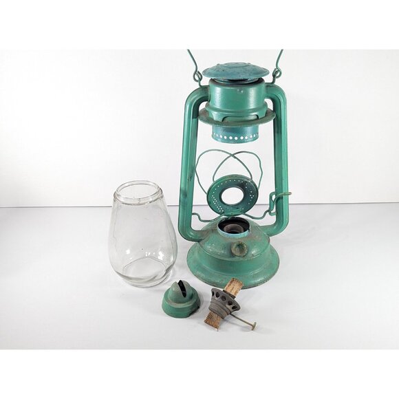 Antique E.T. Wright & Co No. 4 CB storm lantern, Canadian Kerosene Oil Lamp - Picture 3 of 9